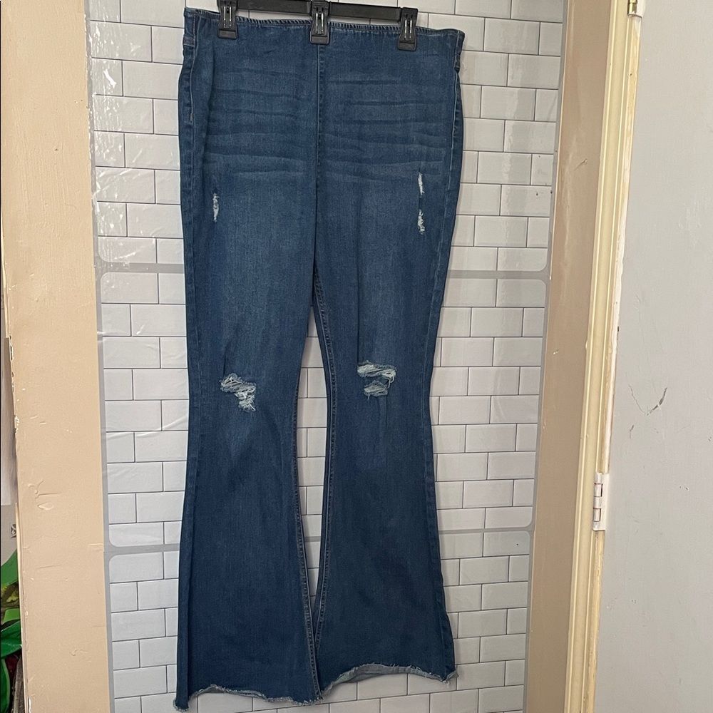 Women's/Juniors' High-Rise Pull-On Distressed Frayed-Hem Flare-Leg‎ Denim Jeans